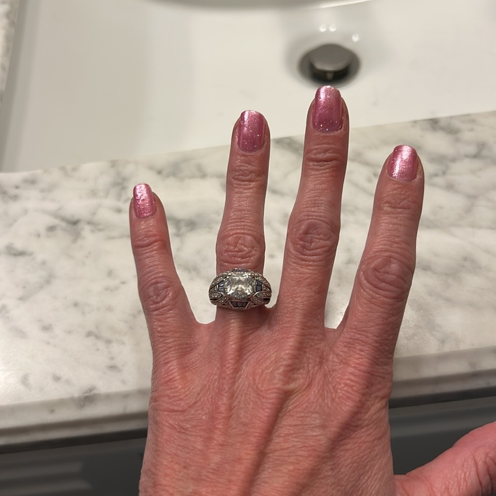 Elegant Silver and Clear Gemstone Ring Stamped 925 - Picture 5 of 5